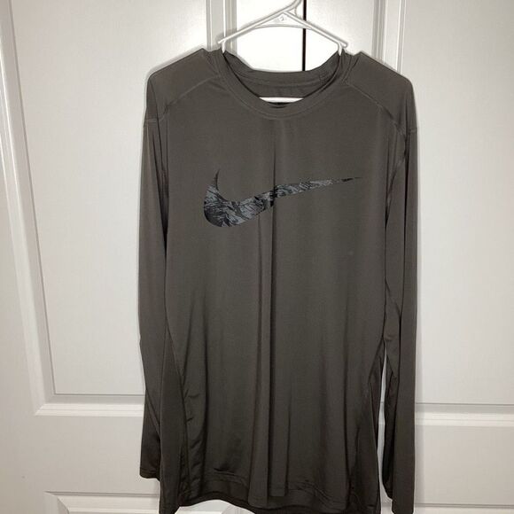 Mens Nike Long Sleeved performance Dri-fit tee shirt XL - Picture 1 of 2